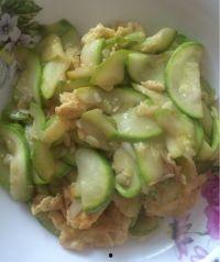 吃货吃角瓜炒鸡蛋视频