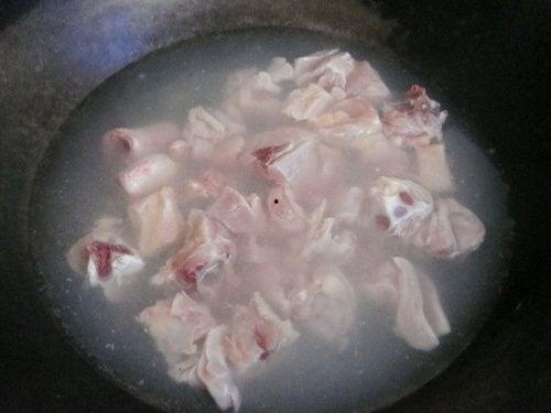 胡子瓜怎样做汤吃,家常美味，营养滋补的汤品秘籍