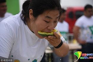 吃瓜花样挑战,吃瓜花样挑战，解锁夏日清凉新姿势