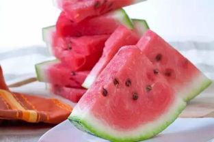 吃瓜要用勺吃才甜吗,揭秘吃瓜新姿势的甜蜜奥秘